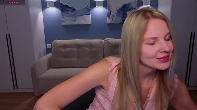 Snapshot of MelanieBennett chatting on May 2026 06:08:01 AM MelanieBennett online show from May 2026 06:08:01 AM