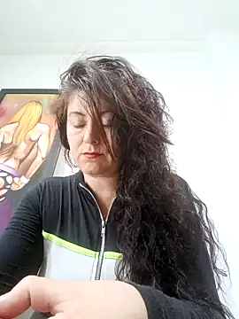 lunadicty online show from December 2024 04:25:02 PM