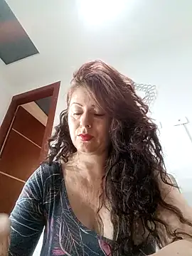 lunadicty online show from September 2025 10:43:01 PM