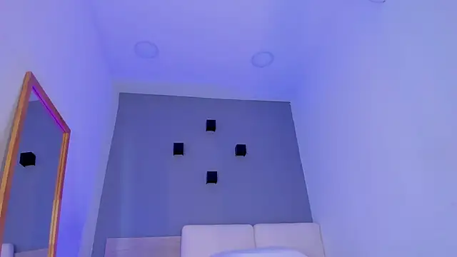 FreyaZimmerman  online show from October 2025 06:50:02 PM