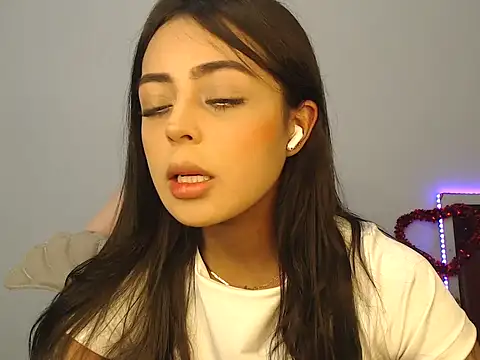 Snapshot of Sweetcandy18_Little chatting on September 2025 12:27:01 AM Sweetcandy18 Little online show from September 2025 12:27:01 AM