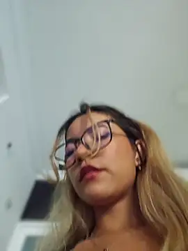 Pretty roxxyy online show from April 2026 11:27:01 AM