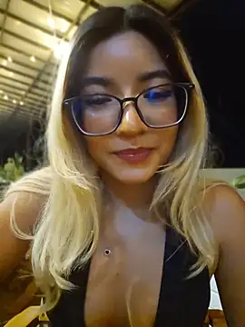 Pretty roxxyy online show from April 2026 12:13:02 AM