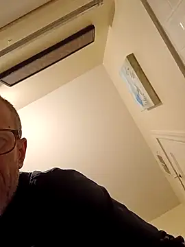 Snapshot of moasslicker chatting on March 2025 09:04:02 AM moasslicker online show from March 2025 09:04:02 AM