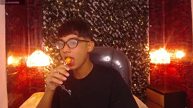 OliverTwinky online show from March 2025 04:49:02 AM