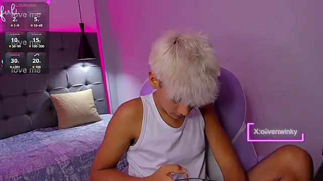 OliverTwinky online show from September 2025 04:45:02 AM