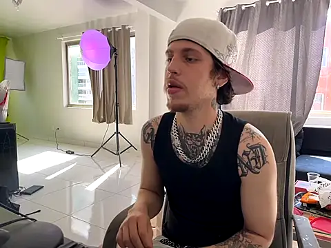 Snapshot of bigrosa21cm chatting on October 2025 12:36:02 PM bigrosa21cm online show from October 2025 12:36:02 PM