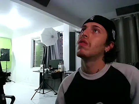 Snapshot of bigrosa21cm chatting on October 2025 09:39:02 PM bigrosa21cm online show from October 2025 09:39:02 PM