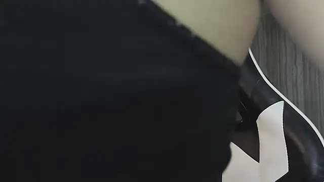 clementine t online show from November 2025 01:00:02 PM