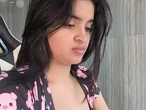 clementine t online show from November 2025 12:38:01 PM