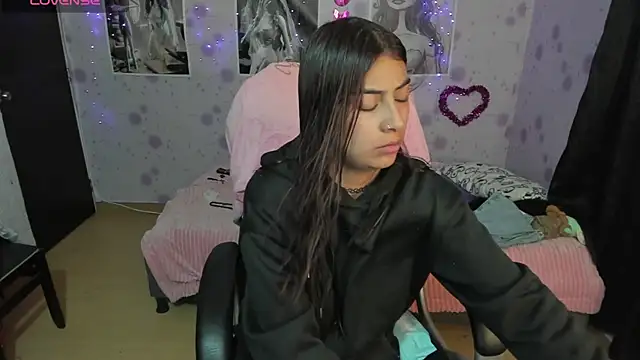 Medussa katt online show from November 2025 04:13:01 AM