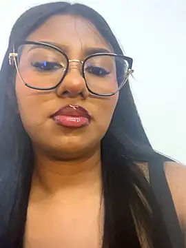 Snapshot of Emmily_Vargas chatting on September 2025 08:24:02 PM Emmily Vargas online show from September 2025 08:24:02 PM