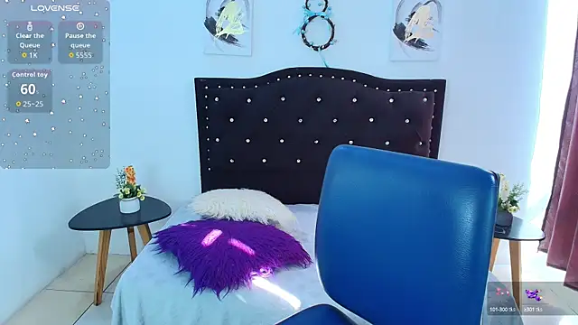 Ariana F W online show from September 2025 01:44:02 PM