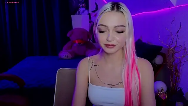 LinaLirian online show from November 2025 10:15:01 PM