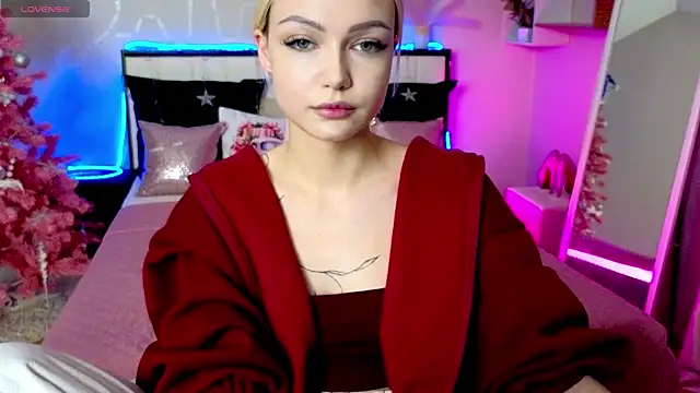 LinaLirian online show from December 2025 07:53:02 PM