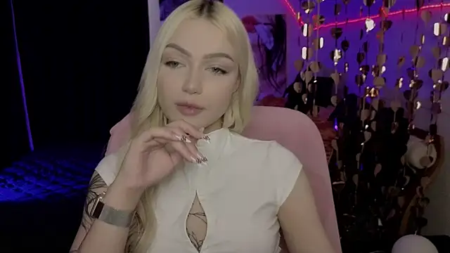 LinaLirian online show from April 2026 10:25:01 AM