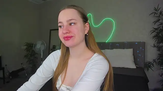 Candy Cansew online show from December 2025 01:02:02 AM