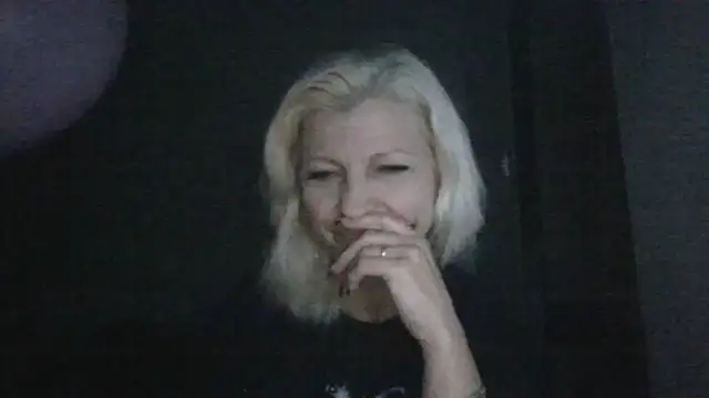 AidaRay online show from November 2025 06:52:02 PM