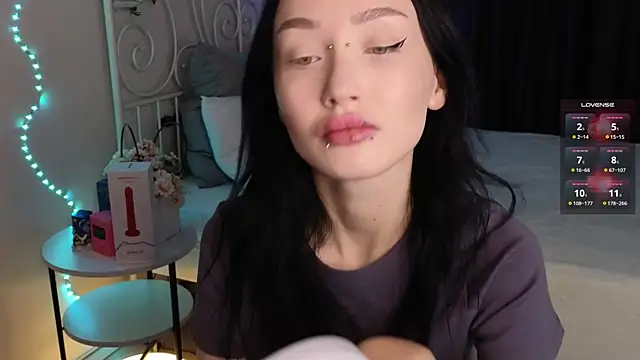  holly berry  online show from October 2025 01:47:02 AM