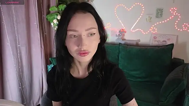  holly berry  online show from October 2025 01:37:02 AM