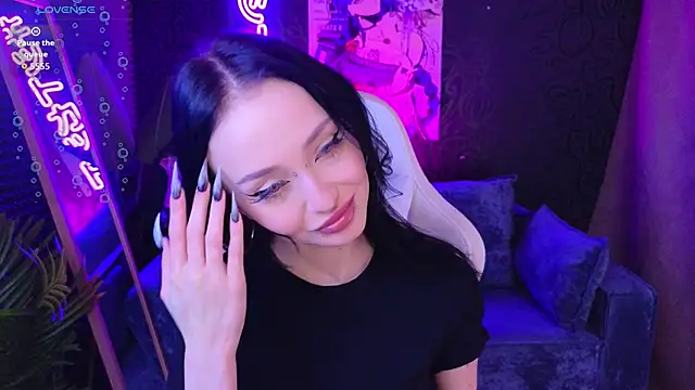  holly berry  online show from October 2025 01:50:02 AM