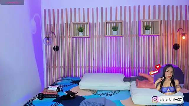 ciara blake online show from April 2026 08:00:02 PM