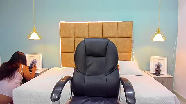 NaniXoxo18 online show from November 2025 12:59:02 PM