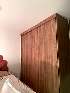 alissradiante1 online show from October 2025 12:19:01 AM