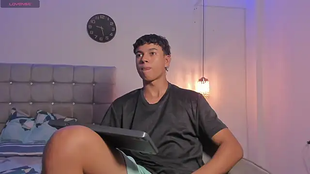 Santy Stump online show from November 2025 09:06:01 PM