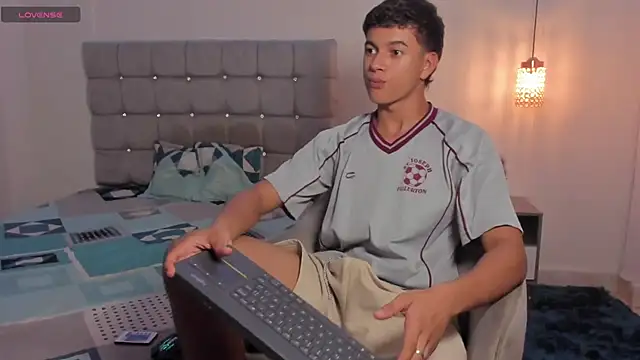 Santy Stump online show from November 2025 09:03:02 PM