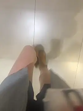 xiaoyuan01 online show from December 2025 05:02:02 AM