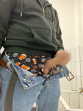 uto857 online show from February 2026 12:04:02 AM