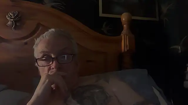 Snapshot of poggles chatting on November 2025 09:15:02 PM poggles online show from November 2025 09:15:02 PM