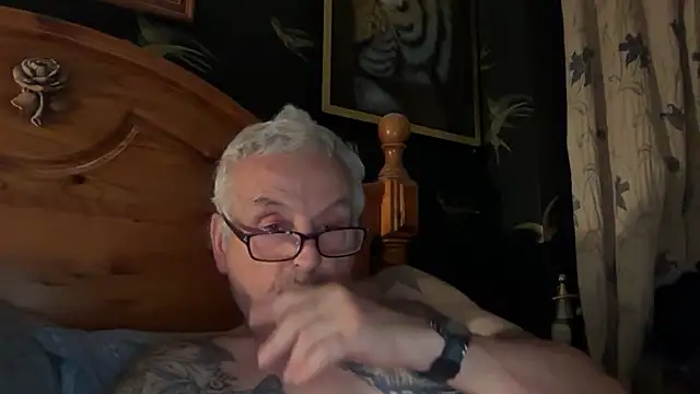 Snapshot of poggles chatting on November 2025 08:30:02 PM poggles online show from November 2025 08:30:02 PM