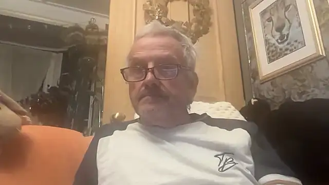 Snapshot of poggles chatting on November 2025 10:40:01 PM poggles online show from November 2025 10:40:01 PM