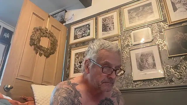 Snapshot of poggles chatting on November 2025 01:55:01 PM poggles online show from November 2025 01:55:01 PM