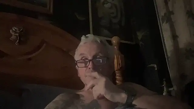 Snapshot of poggles chatting on November 2025 07:45:02 PM poggles online show from November 2025 07:45:02 PM