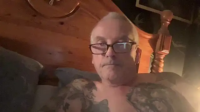 Snapshot of poggles chatting on November 2025 05:00:02 AM poggles online show from November 2025 05:00:02 AM