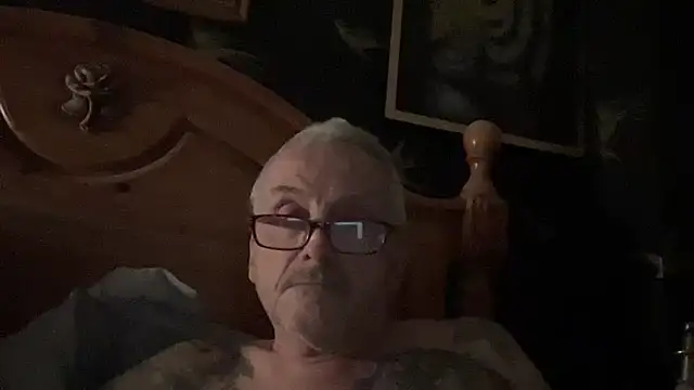 Snapshot of poggles chatting on February 2026 07:57:02 PM poggles online show from February 2026 07:57:02 PM