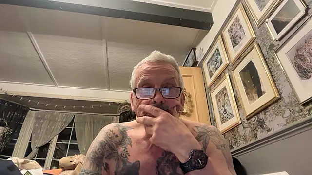 Snapshot of poggles chatting on March 2026 08:48:01 PM poggles online show from March 2026 08:48:01 PM