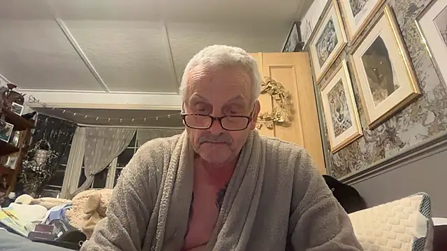Snapshot of poggles chatting on March 2026 09:40:02 PM poggles online show from March 2026 09:40:02 PM