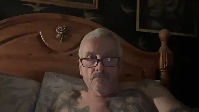 Snapshot of poggles chatting on March 2026 08:02:02 PM poggles online show from March 2026 08:02:02 PM