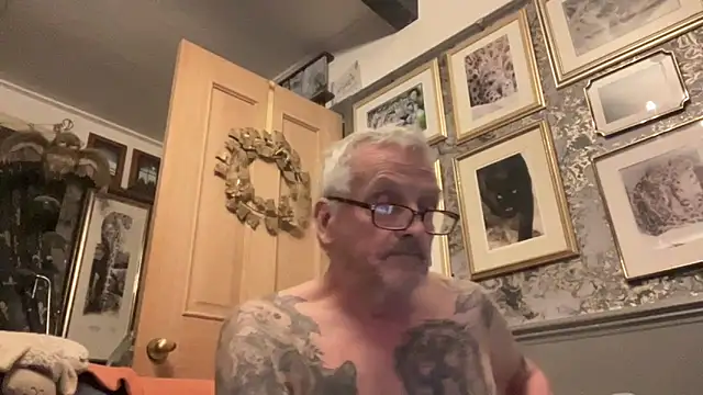 Snapshot of poggles chatting on March 2026 07:28:01 PM poggles online show from March 2026 07:28:01 PM