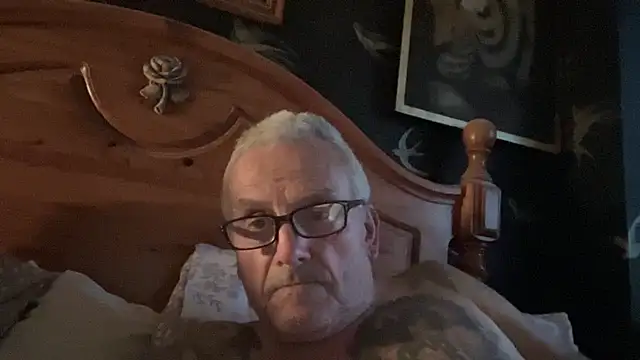 Snapshot of poggles chatting on April 2026 07:33:02 PM poggles online show from April 2026 07:33:02 PM