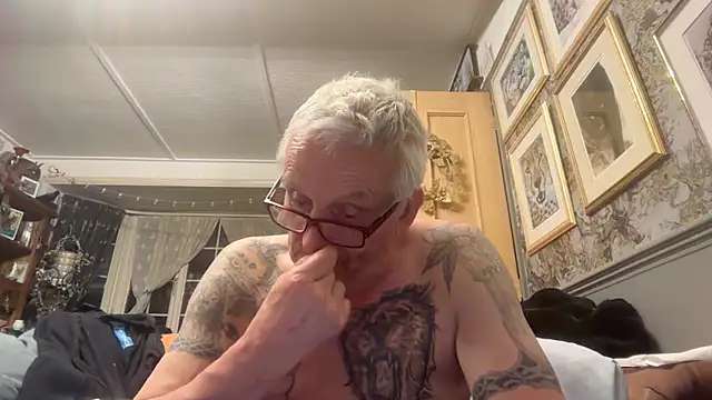 Snapshot of poggles chatting on May 2026 10:07:01 PM poggles online show from May 2026 10:07:01 PM