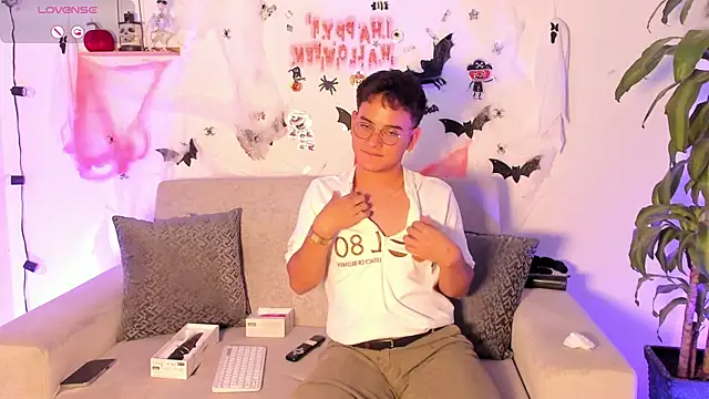 Young Ben online show from October 2025 01:03:01 AM