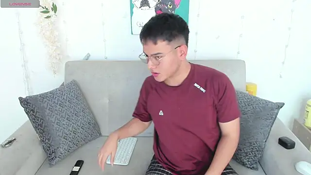 Snapshot of Young_Ben chatting on June 2026 08:53:02 PM Young Ben online show from June 2026 08:53:02 PM