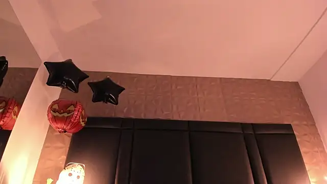 AxelThompson  online show from October 2025 10:56:02 AM