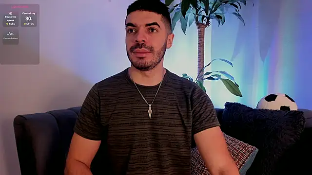 AxelThompson  online show from December 2025 12:10:01 PM