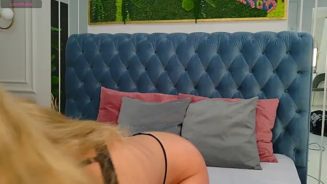 Snapshot of SiennaPierce chatting on December 2025 05:12:02 AM SiennaPierce online show from December 2025 05:12:02 AM